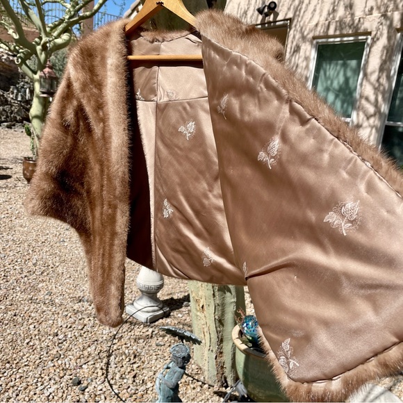 Mink fur wrap, stole, cape-let - EUC vintage - Picture 3 of 15